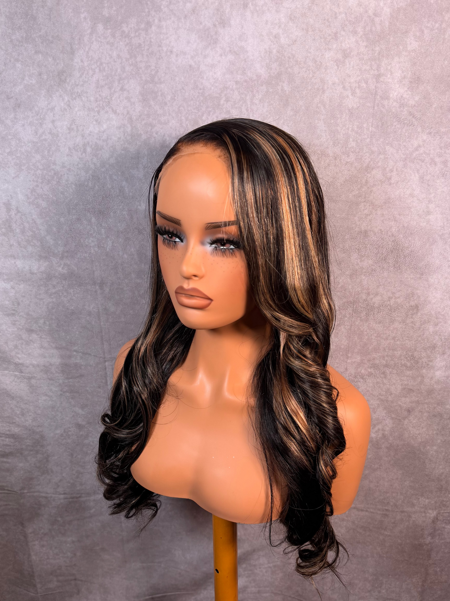 Unit #005 Highlight Body Wave 26” 13x6 HD Lace glueless